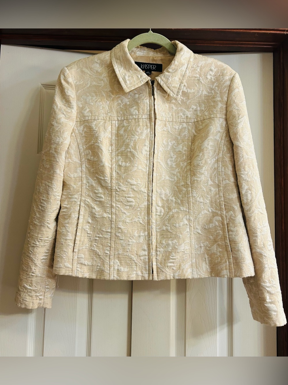 Kasper Cream Floral Jacquard Textured Zip-Front Blazer